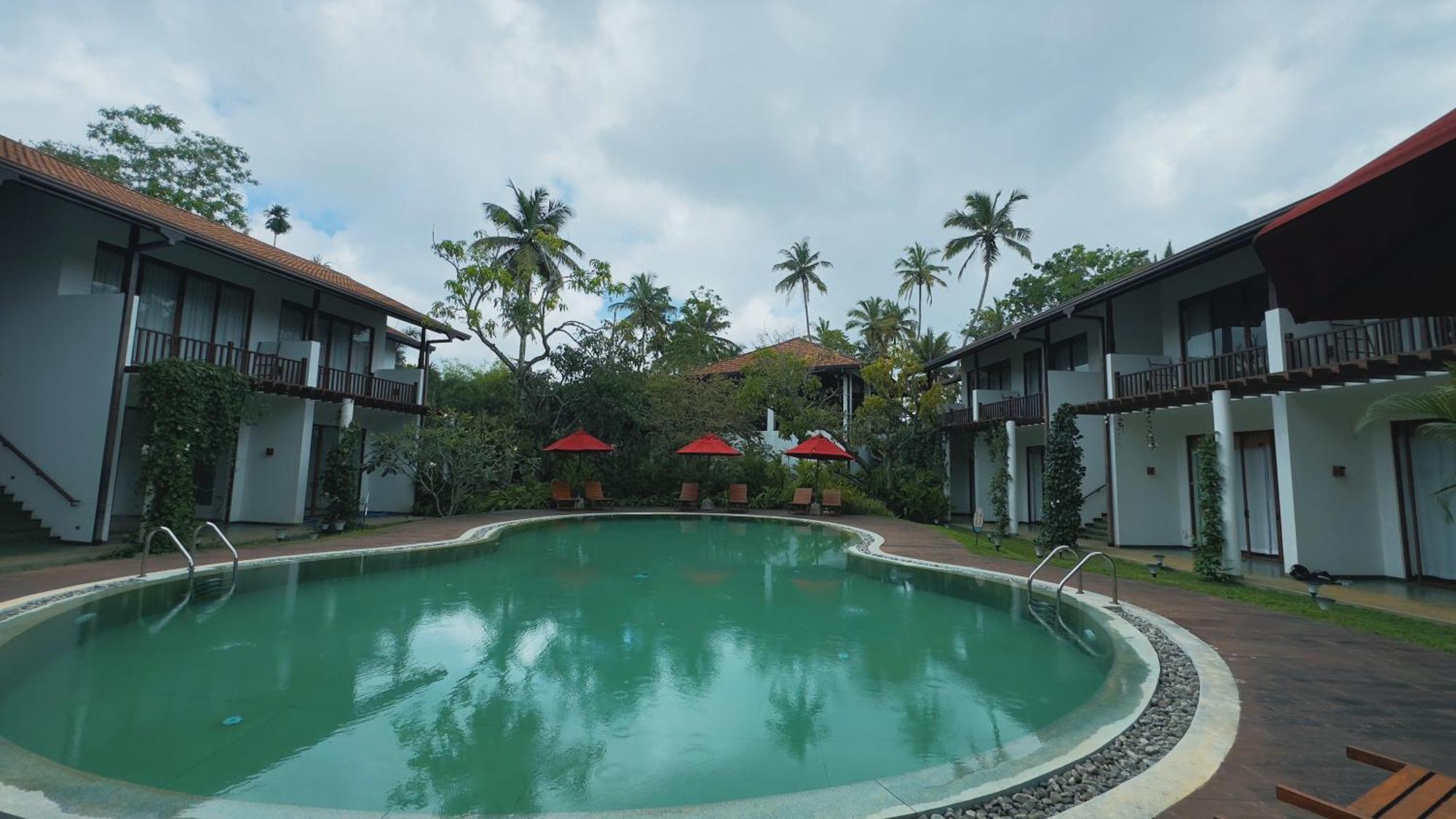 Palm Garden Ayurveda Resort Ahangama Bagian luar foto